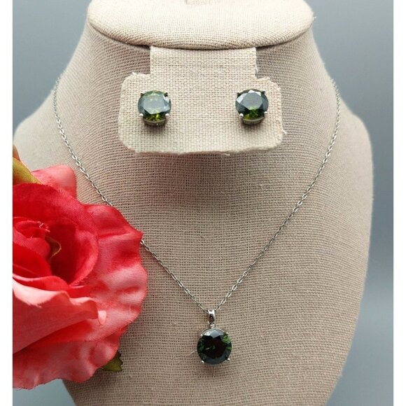 Beautiful Silver Tone & Green Chain Pendant Necklace & Stud Earrings Jewelry Set - Picture 1 of 12